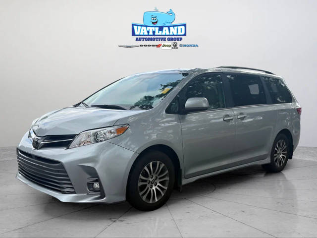 2020 Toyota Sienna XLE FWD photo