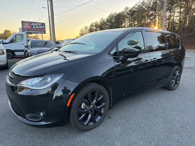 2020 Chrysler Pacifica Minivan Touring FWD photo