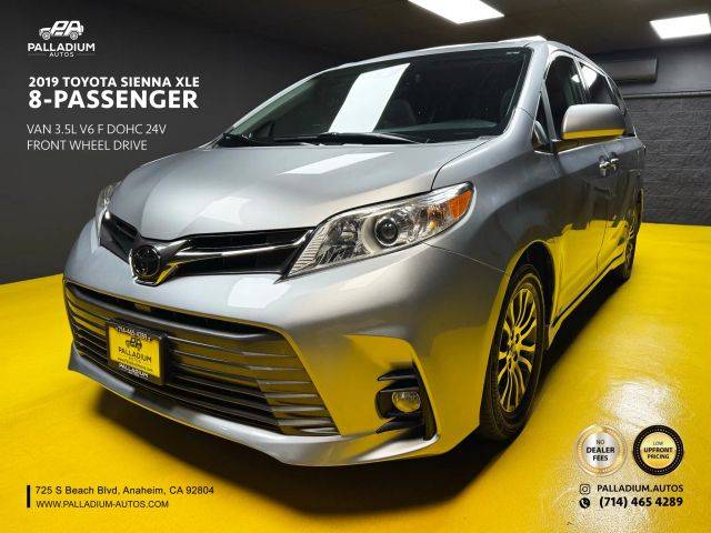 2019 Toyota Sienna XLE FWD photo