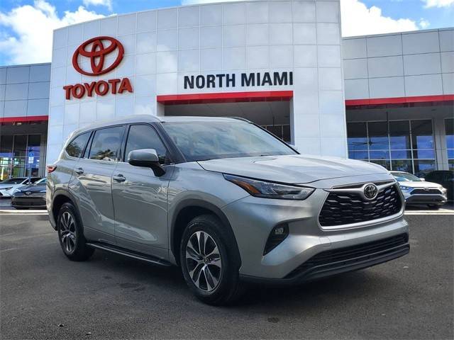 2020 Toyota Highlander XLE FWD photo