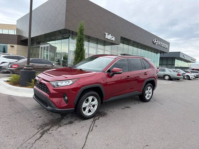 2020 Toyota RAV4 XLE FWD photo