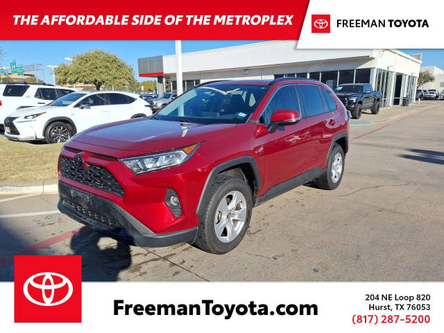 2020 Toyota RAV4 XLE FWD photo