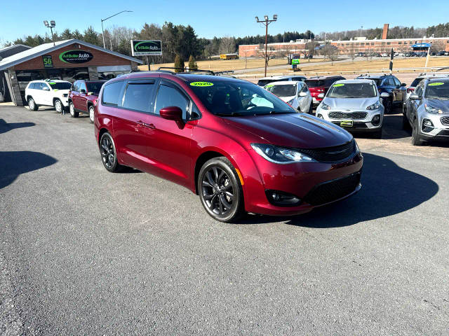 2020 Chrysler Pacifica Minivan Touring L FWD photo