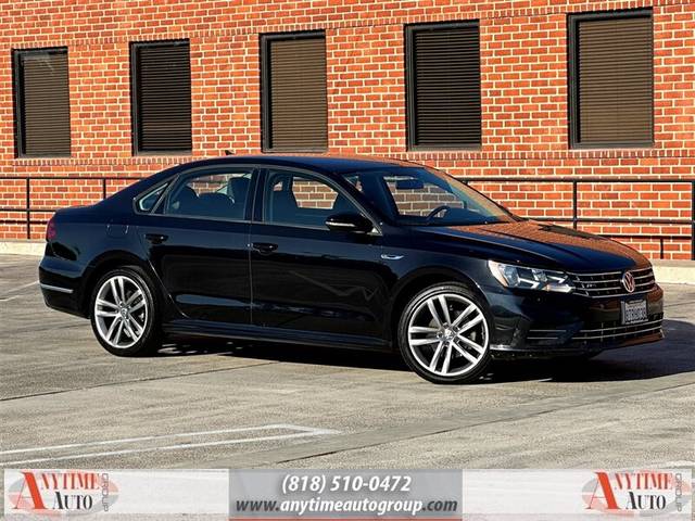 2018 Volkswagen Passat R-Line FWD photo