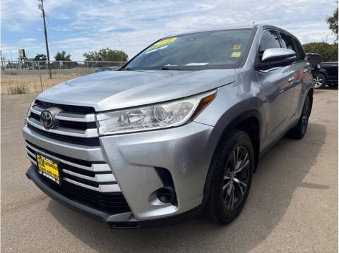 2019 Toyota Highlander LE AWD photo