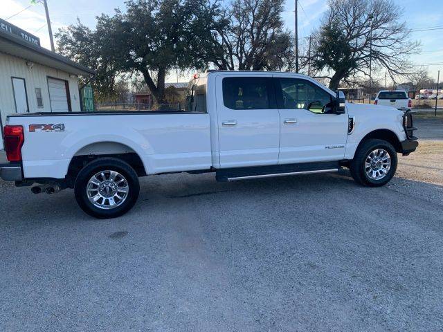 2021 Ford F-250 Super Duty LARIAT 4WD photo