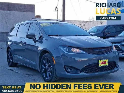 2020 Chrysler Pacifica Minivan Touring L Plus FWD photo