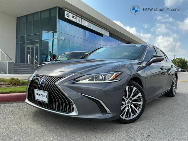 2020 Lexus ES ES 300h FWD photo