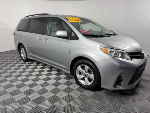 2020 Toyota Sienna LE FWD photo