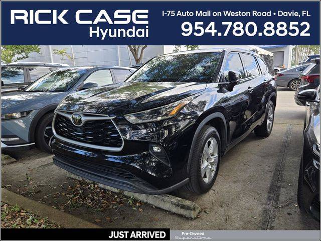 2021 Toyota Highlander LE FWD photo