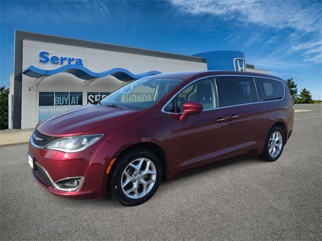 2020 Chrysler Pacifica Minivan Touring FWD photo