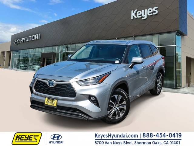 2021 Toyota Highlander Hybrid XLE AWD photo