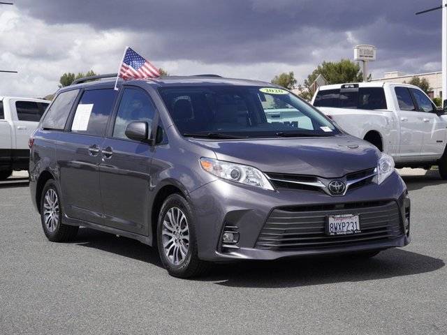 2020 Toyota Sienna XLE FWD photo