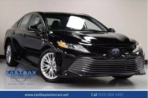 2020 Toyota Camry Hybrid XLE FWD photo