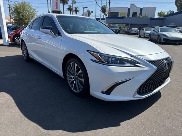 2020 Lexus ES ES 300h FWD photo