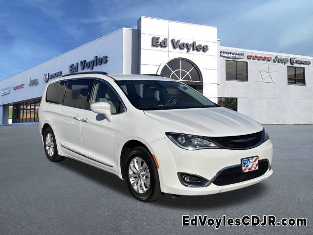 2019 Chrysler Pacifica Minivan Touring L FWD photo