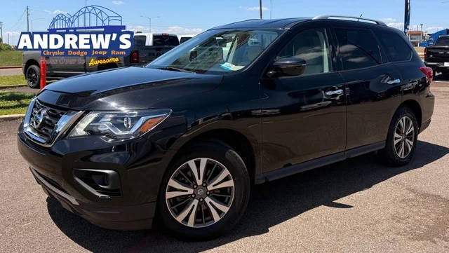 2017 Nissan Pathfinder S FWD photo
