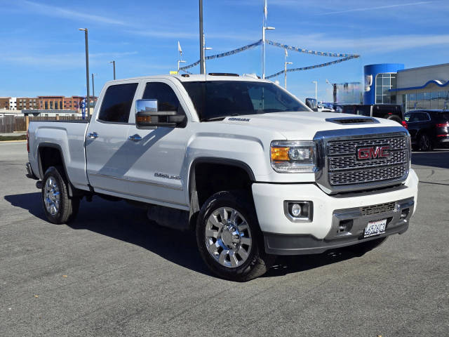 2019 GMC Sierra 2500HD Denali 4WD photo