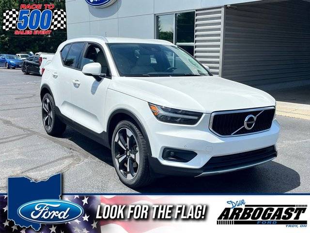 2021 Volvo XC40 Momentum AWD photo