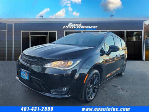 2020 Chrysler Pacifica Minivan Launch Edition AWD photo