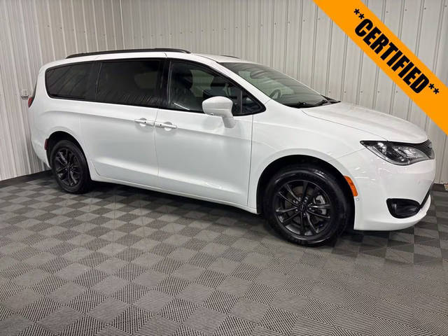 2020 Chrysler Pacifica Minivan Launch Edition AWD photo