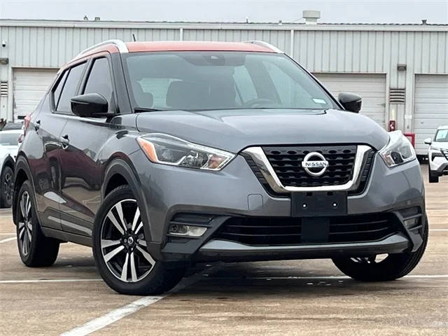 2020 Nissan Kicks SR FWD photo