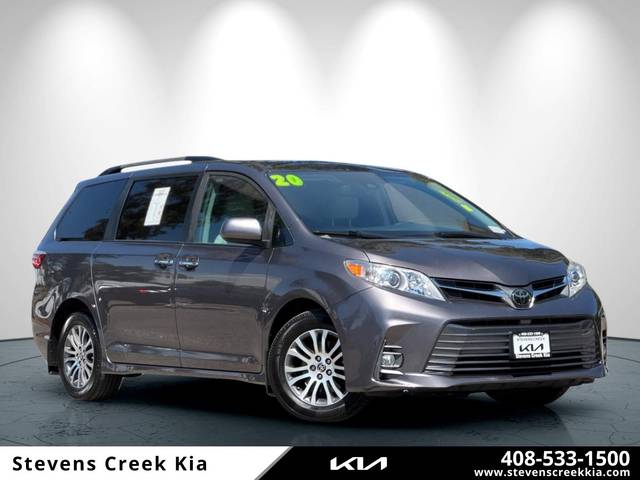 2020 Toyota Sienna XLE FWD photo