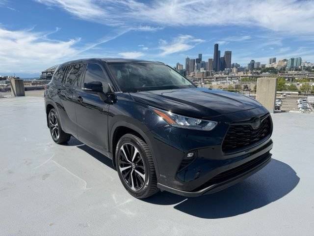 2020 Toyota Highlander Hybrid LE AWD photo