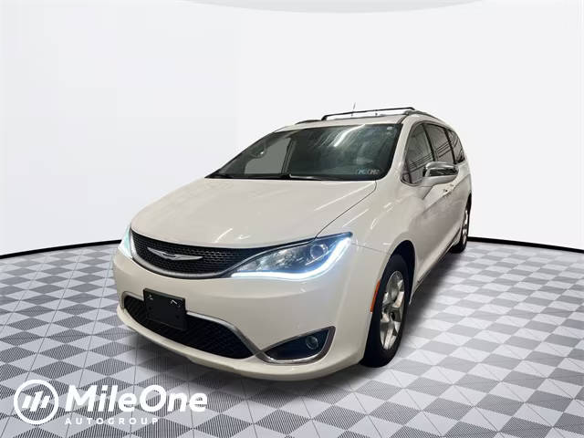 2019 Chrysler Pacifica Minivan Limited FWD photo