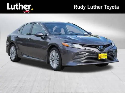 2020 Toyota Camry Hybrid XLE FWD photo