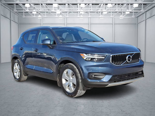 2021 Volvo XC40 Momentum AWD photo