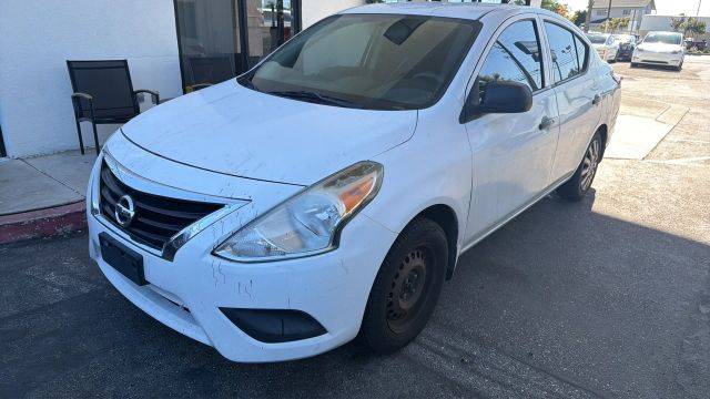 2015 Nissan Versa S FWD photo