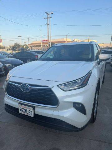 2021 Toyota Highlander Hybrid Limited FWD photo
