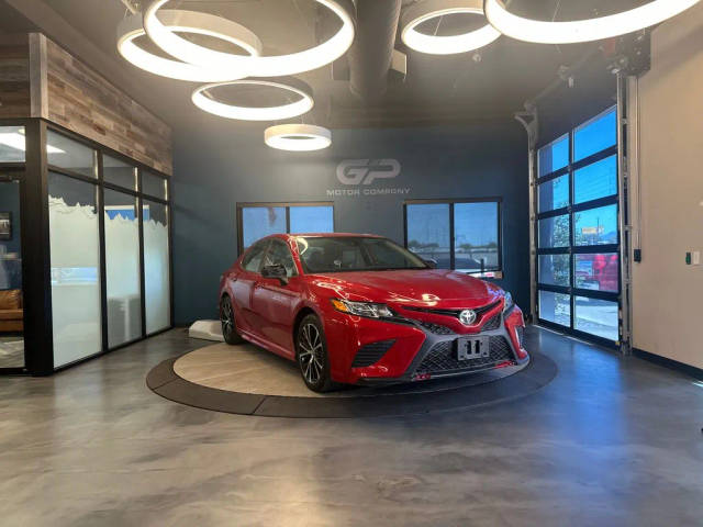 2020 Toyota Camry SE FWD photo