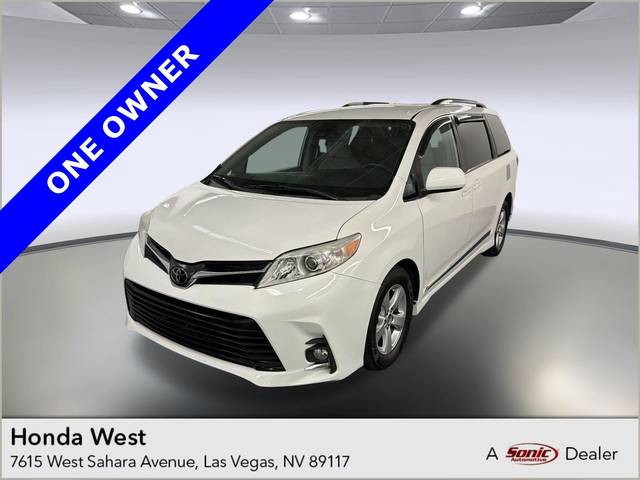 2020 Toyota Sienna LE FWD photo