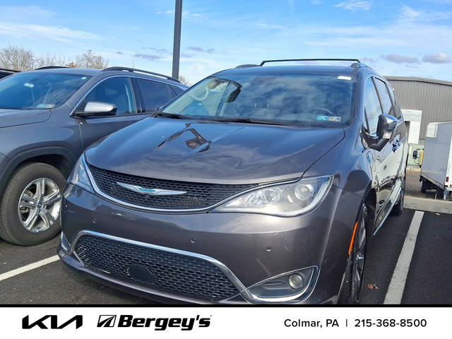 2020 Chrysler Pacifica Minivan Hybrid Limited FWD photo