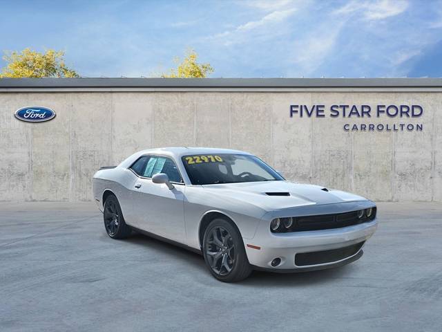 2020 Dodge Challenger SXT RWD photo