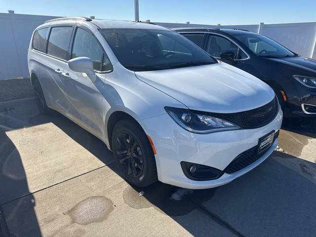 2020 Chrysler Pacifica Minivan Launch Edition AWD photo