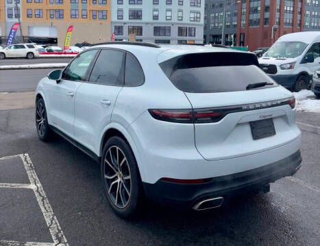 2021 Porsche Cayenne AWD photo