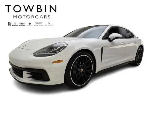 2020 Porsche Panamera  RWD photo