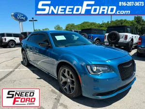 2020 Chrysler 300 Touring RWD photo