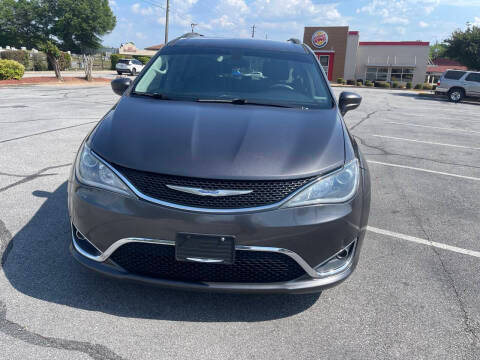2019 Chrysler Pacifica Minivan Touring L FWD photo