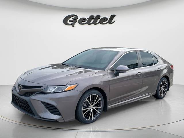 2020 Toyota Camry SE FWD photo