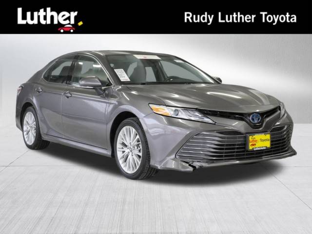 2020 Toyota Camry Hybrid XLE FWD photo