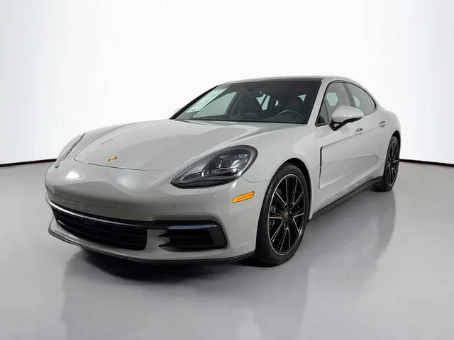 2020 Porsche Panamera  RWD photo
