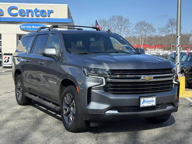 2021 Chevrolet Suburban LT 4WD photo