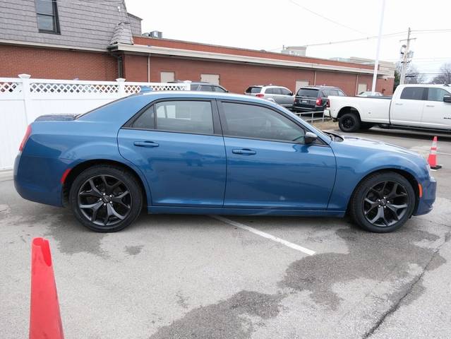 2020 Chrysler 300 Touring RWD photo