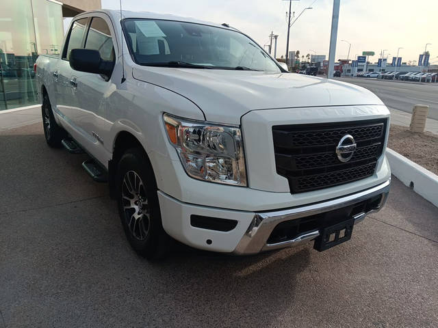 2021 Nissan Titan SV 4WD photo