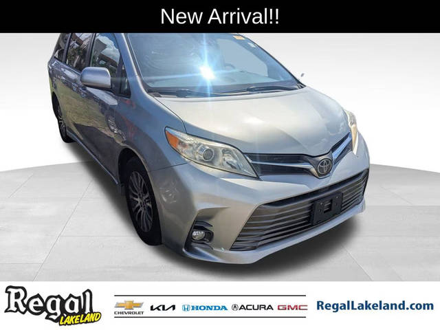 2019 Toyota Sienna XLE FWD photo