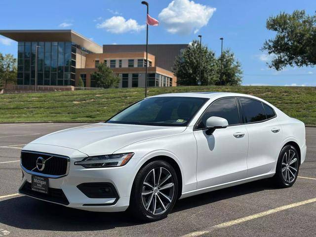 2021 Volvo S60 Momentum FWD photo